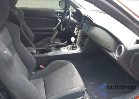 2017 Toyota 86 из США, поврежденный, VIN JF1ZNAA19H9702398